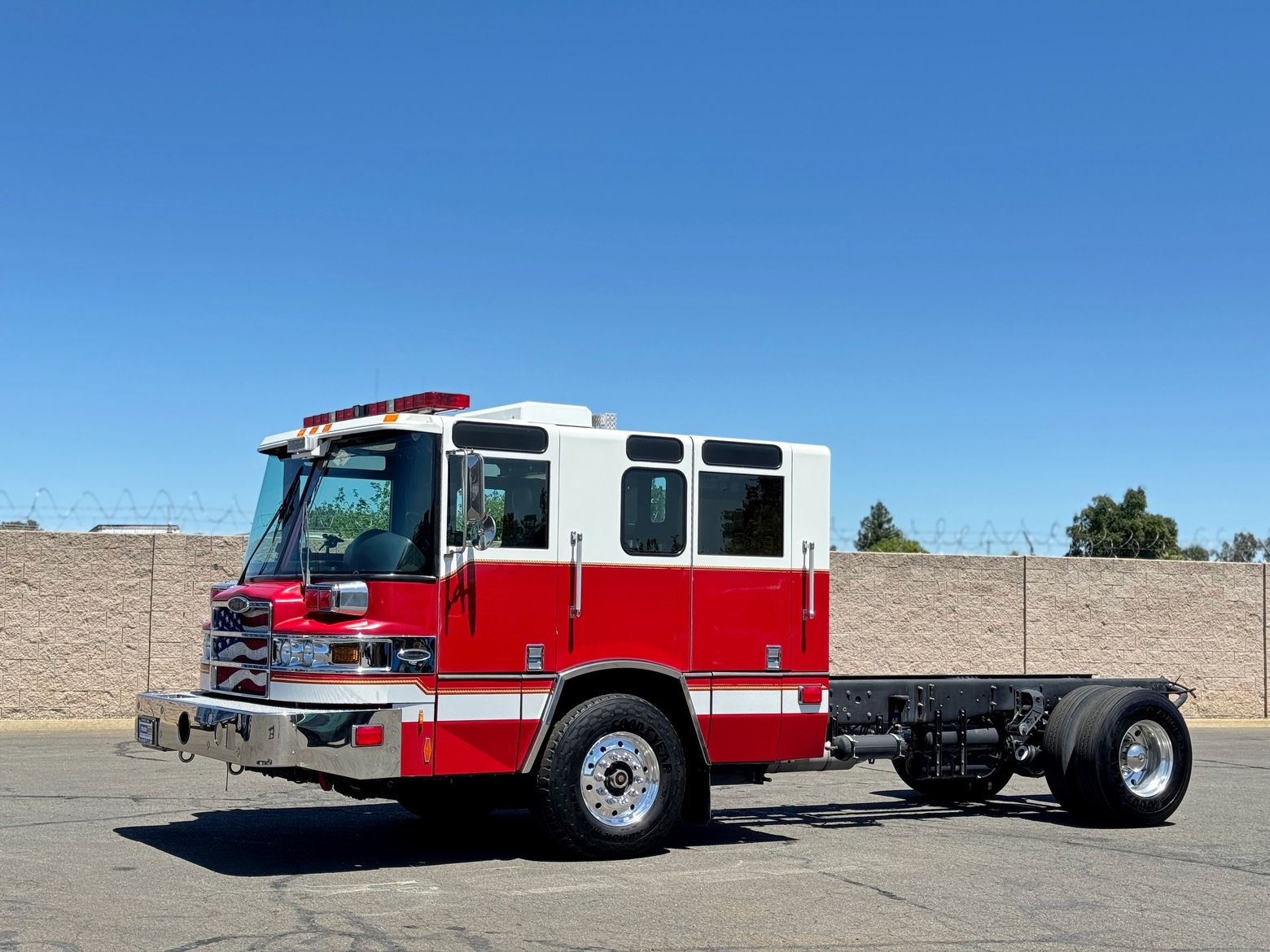 2005 Pierce Quantum Single Axle Cab & Chassis