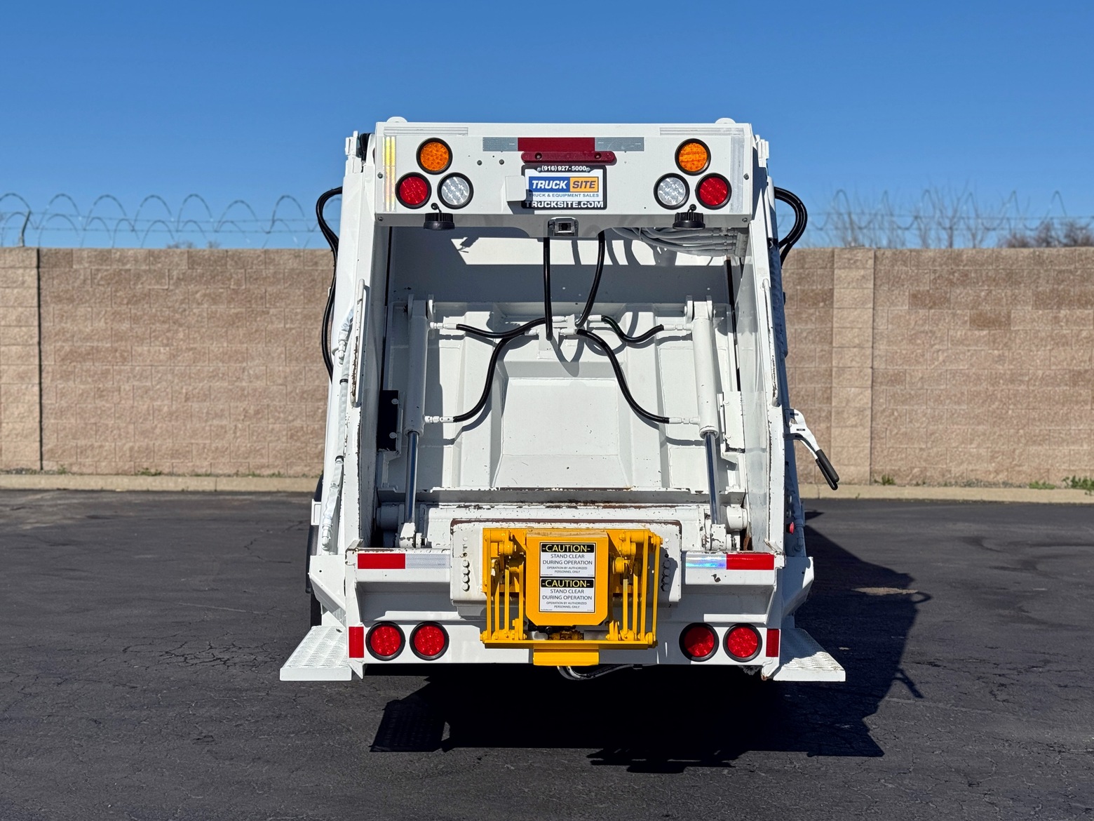 2022 Isuzu NRR New Way 8 Yard Rear Loader For Sale